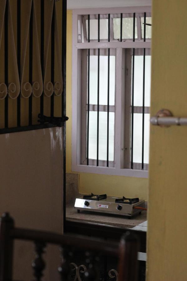 Bed And Bath For 1-8 People Hotel Thiruvananthapuram Bagian luar foto