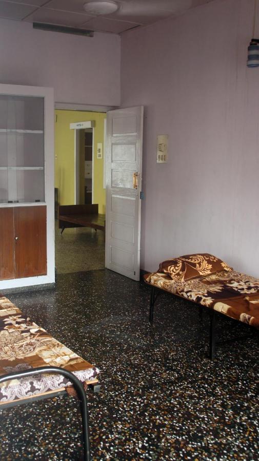 Bed And Bath For 1-8 People Hotel Thiruvananthapuram Bagian luar foto