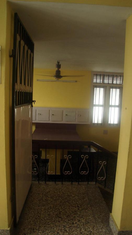 Bed And Bath For 1-8 People Hotel Thiruvananthapuram Bagian luar foto